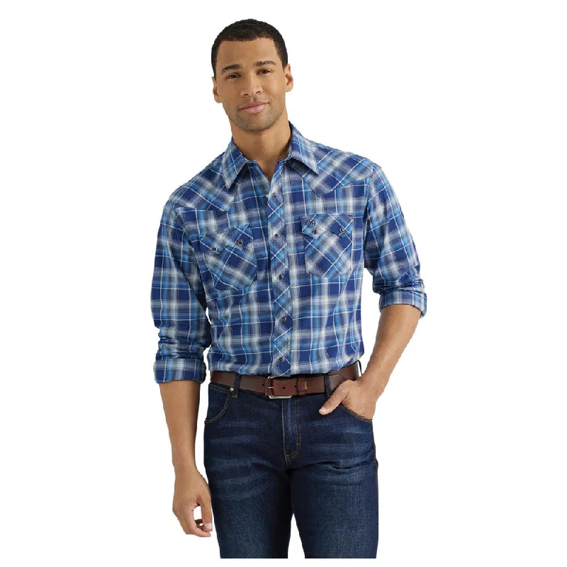 Men's Solid-Color Button-Down Shirts for Versatility112355379 Wrangler Men's Retro® Modern Fit Long Sleeve Western Snap Shirt - Navy Plaid